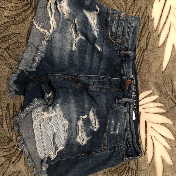 Used hi-waisted A&E distressed shorts - Picture 1 of 5